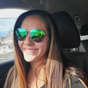 Meet your Posher, Stephanie